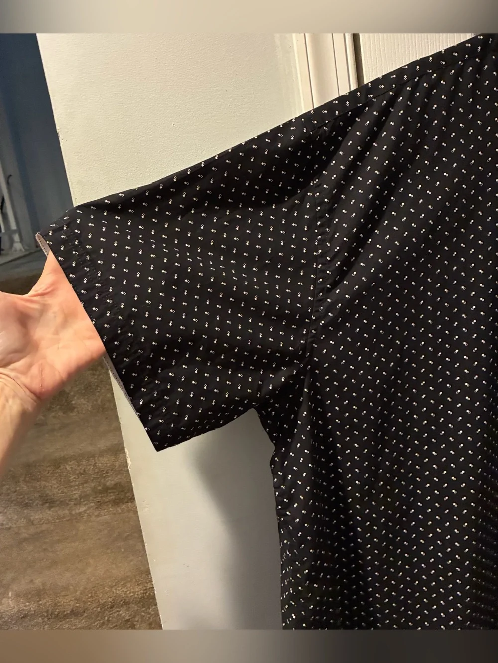 Kenneth Cole Women’s Button Down Shirt.  Size 4X. $10